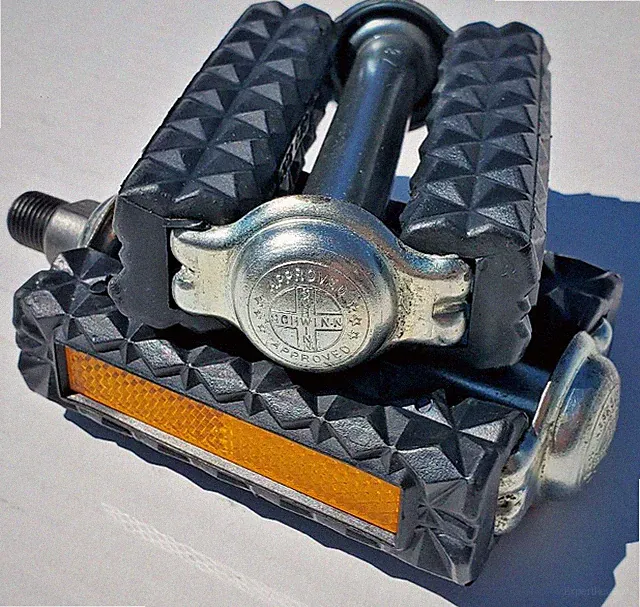 NOS Schwinn Stingray Fastback Krate Mantaray Bicycle Pedals 1/2" 1972 to 1979